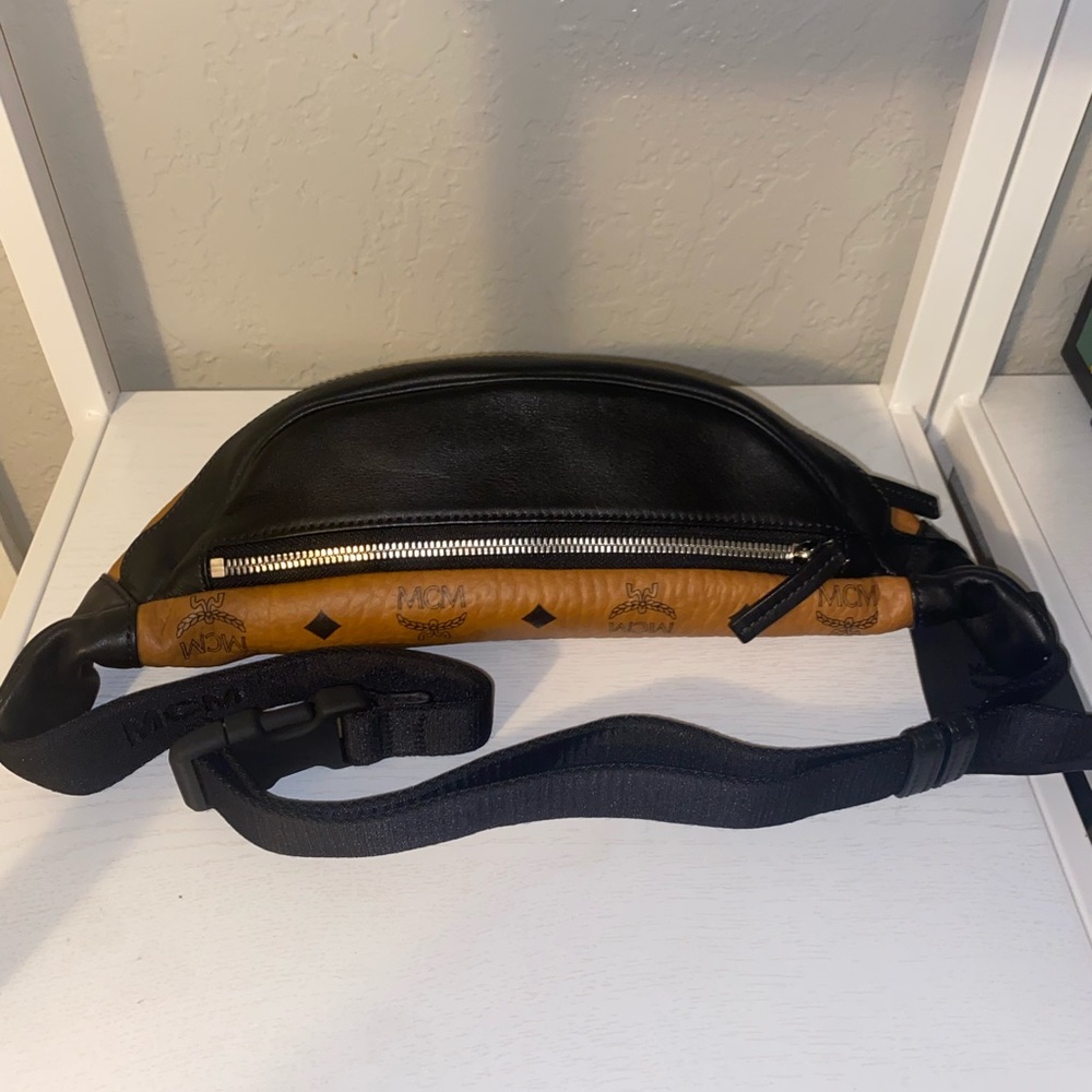 🔥 NWT MCM SIGNATURE COGNAC & BLACK LEATHER SMALL FANNY PACK WAIST BUM BAG - Picture 9 of 9